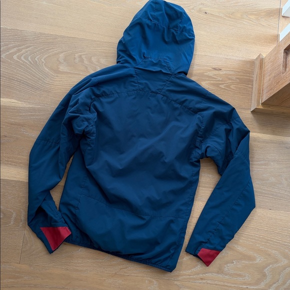 Patagonia Kids' Puffer Jacket in Blue and Red - Picture 4 of 9